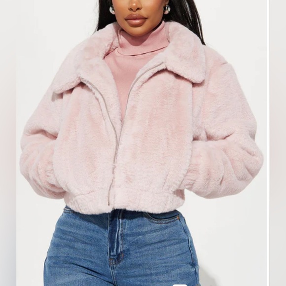 Faux fur cropped jacket. Front zipper, 2 pockets. Subtle pink. Size L. NWT - Picture 2 of 11